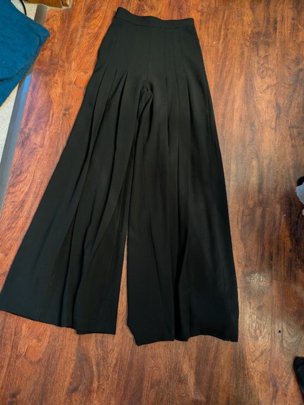 Massimo Dutti Wide-Leg Pleated Pants